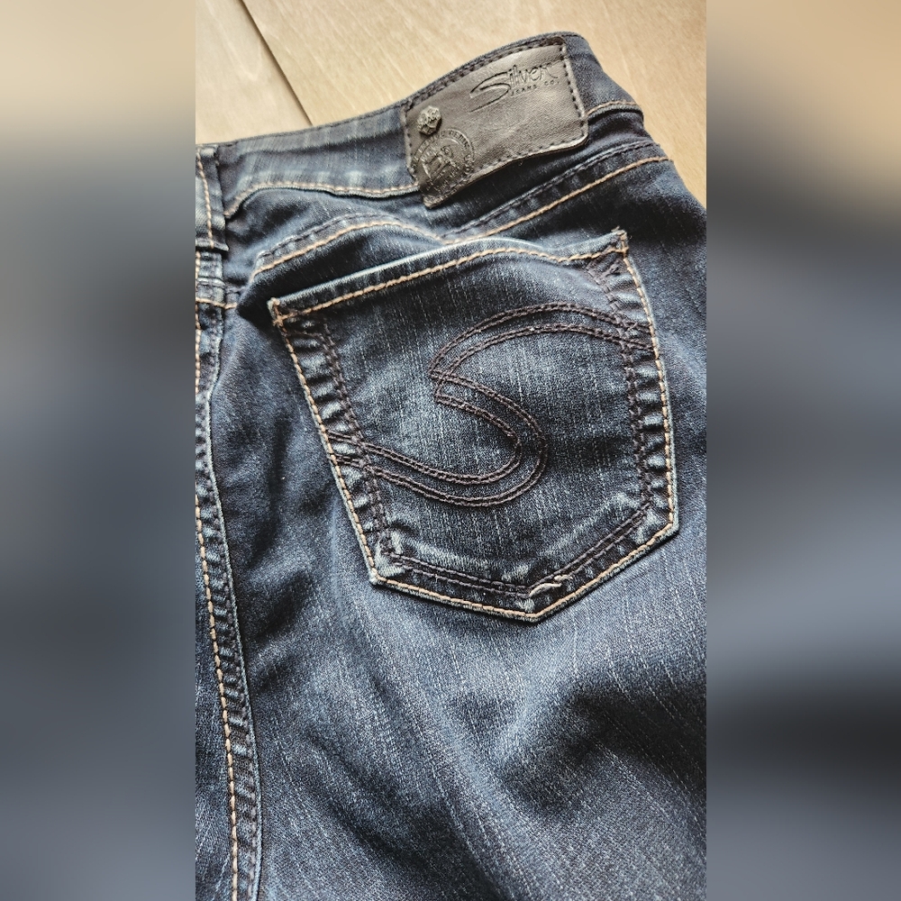 Silver 28, Dark Wash Jeans Raw Hem - Picture 5 of 8